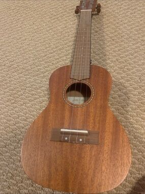 Kmise Ukulele